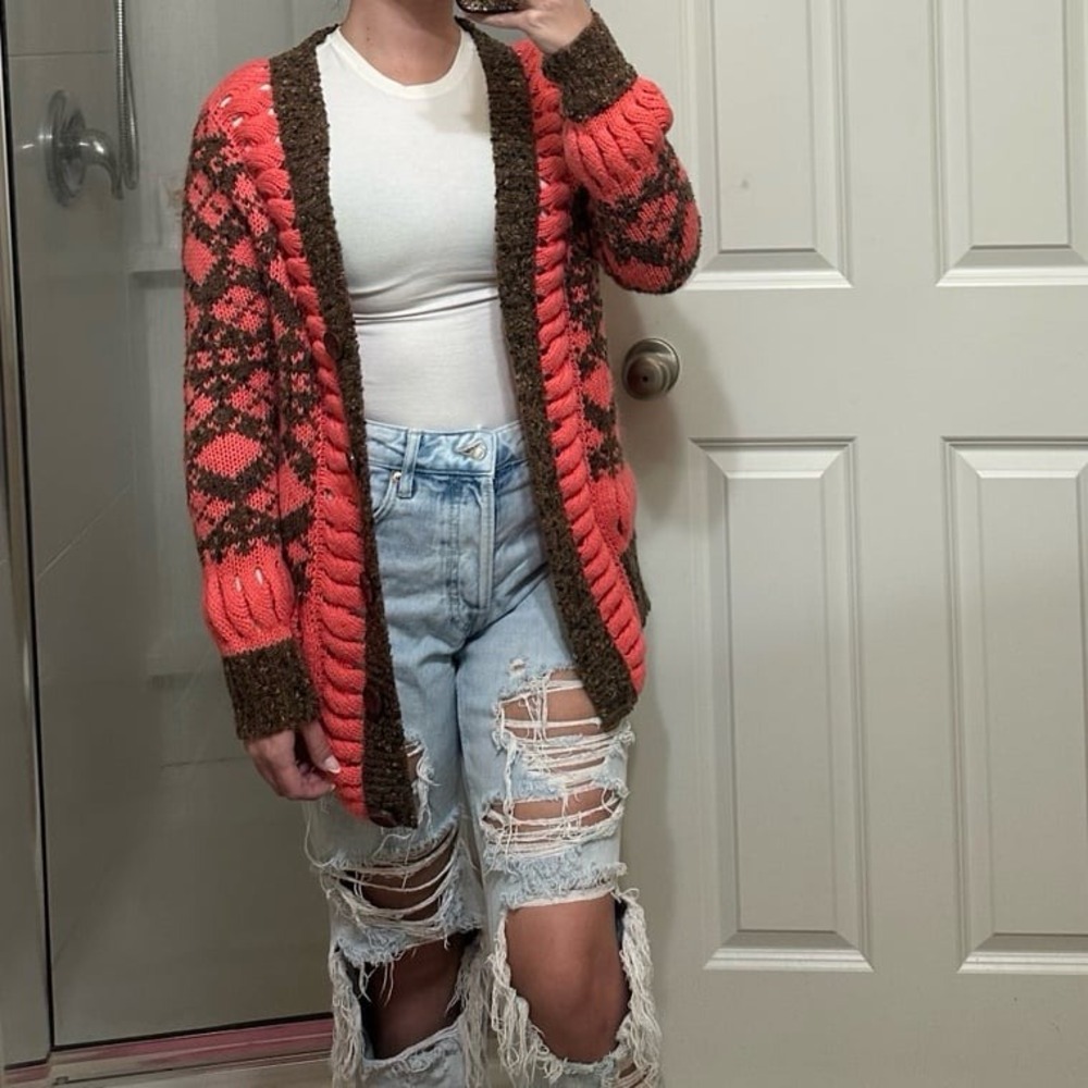 Knitted cardigan sweater